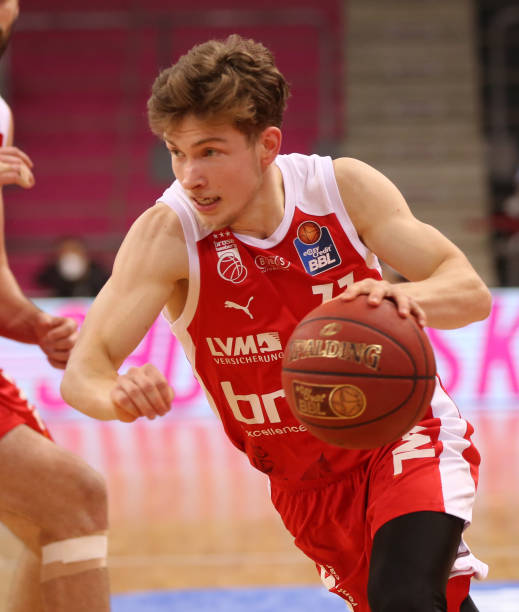 湖人凭借高 湖人凭借高