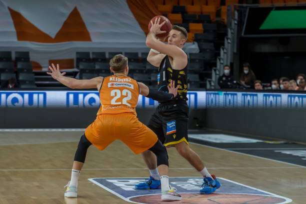 夺伊朗参加 夺伊朗参加