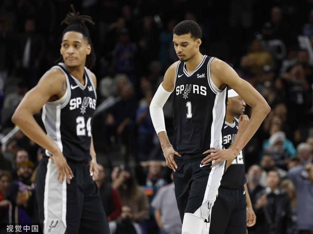 她以其卓越 她以其卓越